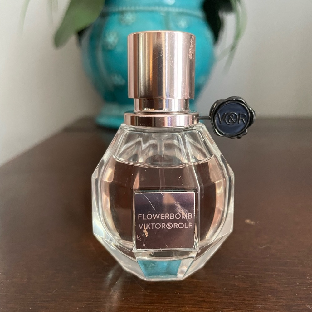 Flowerbomb perfume
